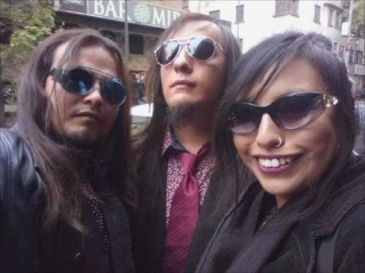 Foto de la banda Out the Line